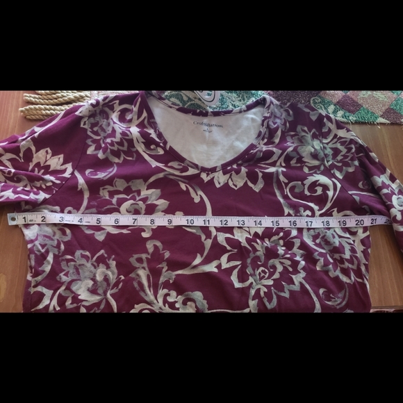 Croft & Barrow Women's Floral V-NeckTop - Picture 6 of 7